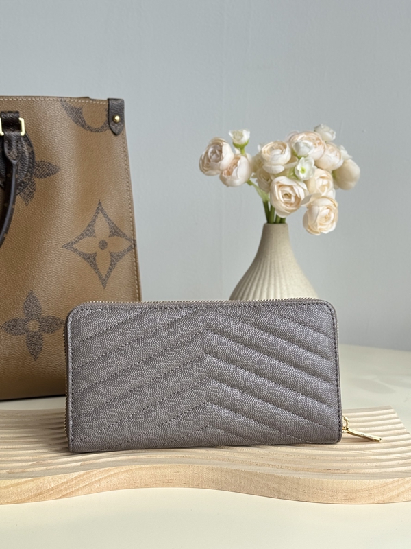 イヴサンローラン財布背面デザイン